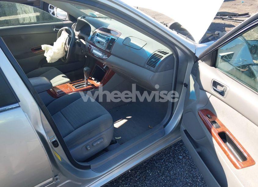 Photo 5 of 2005 Toyota Camry XLE (VIN 4T1BE30K55U097768)
