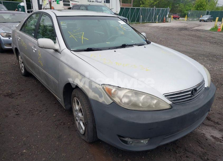 2005 Toyota Camry XLE (VIN 4T1BE30K55U501698) main photo