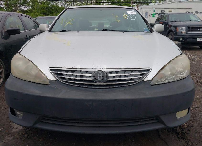 Photo 6 of 2005 Toyota Camry XLE (VIN 4T1BE30K55U501698)