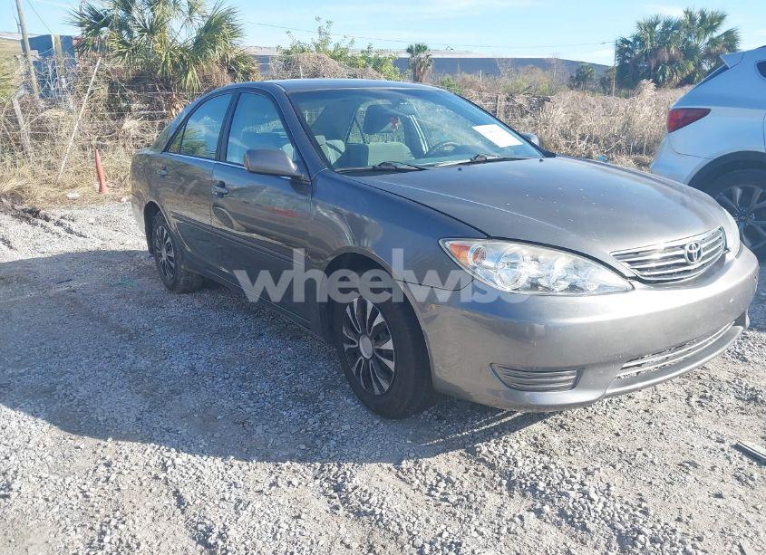 2005 Toyota Camry LE (VIN 4T1BE30K55U524317) main photo