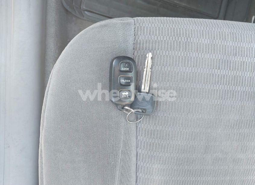 Photo 11 of 2005 Toyota Camry LE (VIN 4T1BE30K55U524317)