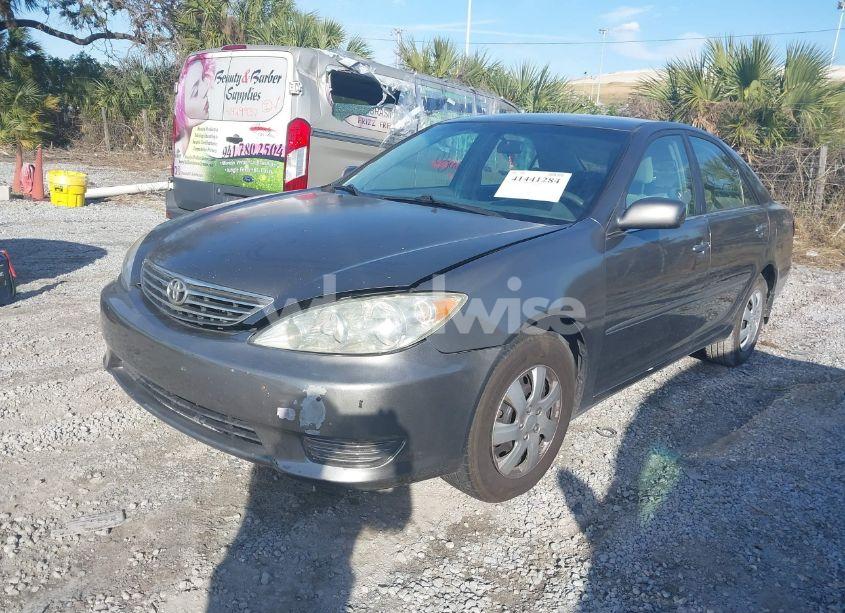 Photo 2 of 2005 Toyota Camry LE (VIN 4T1BE30K55U524317)