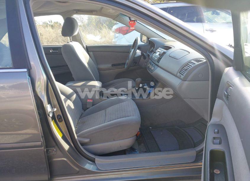 Photo 5 of 2005 Toyota Camry LE (VIN 4T1BE30K55U524317)