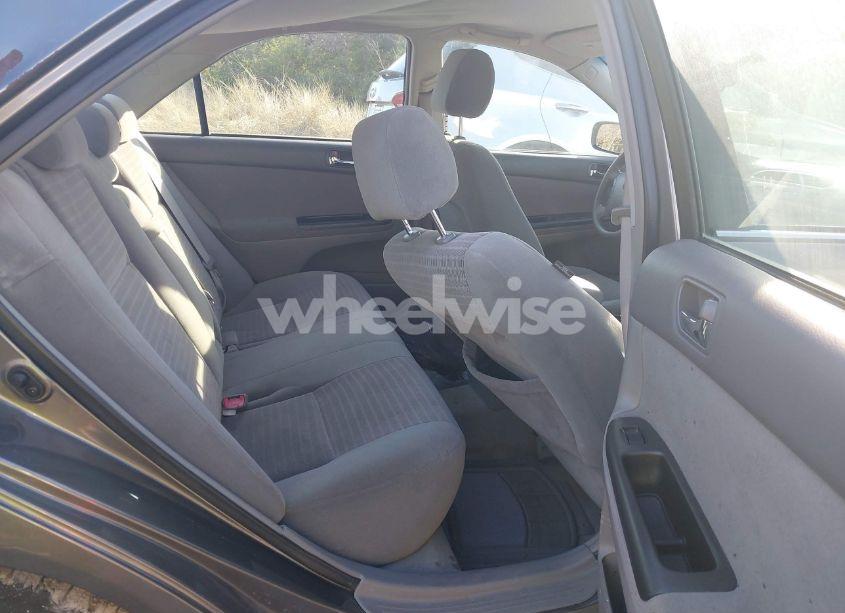 Photo 8 of 2005 Toyota Camry LE (VIN 4T1BE30K55U524317)