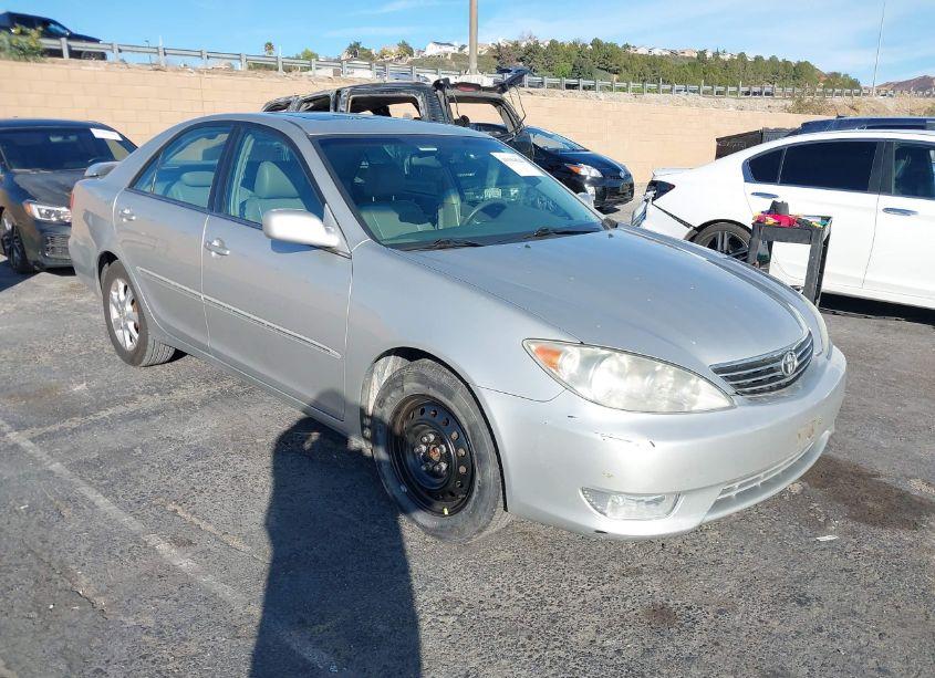 2005 Toyota Camry XLE (VIN 4T1BE30K55U617046) main photo