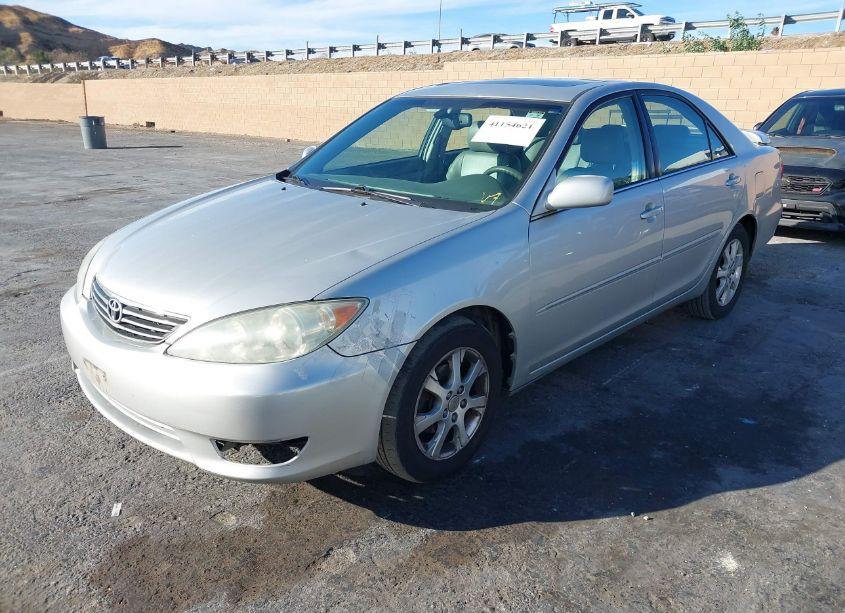 Photo 2 of 2005 Toyota Camry XLE (VIN 4T1BE30K55U617046)