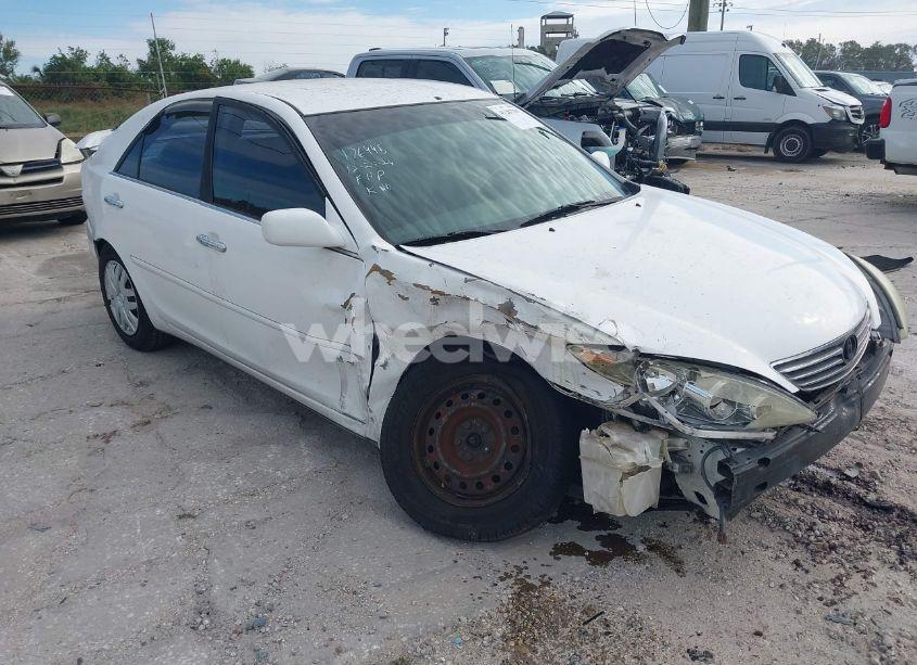 2005 Toyota Camry LE (VIN 4T1BE30K55U625776) main photo