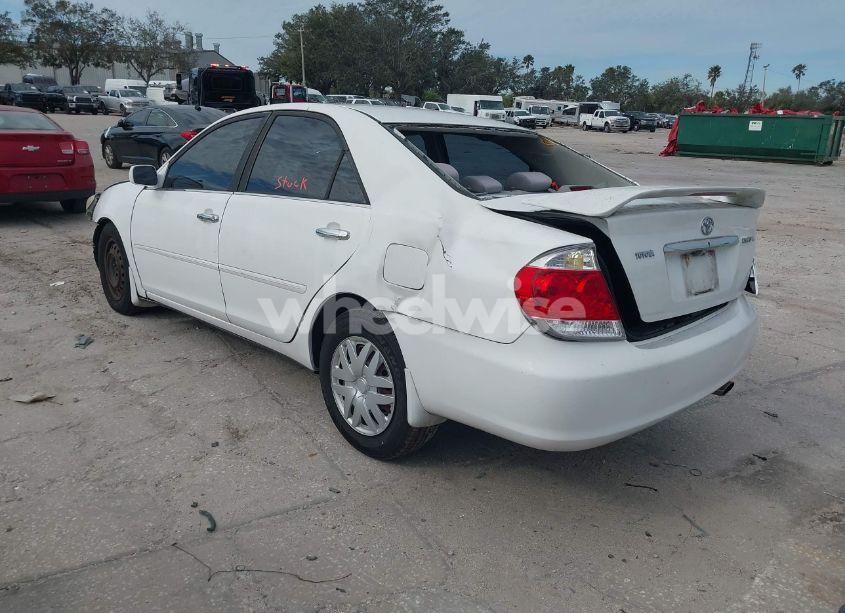Photo 3 of 2005 Toyota Camry LE (VIN 4T1BE30K55U625776)