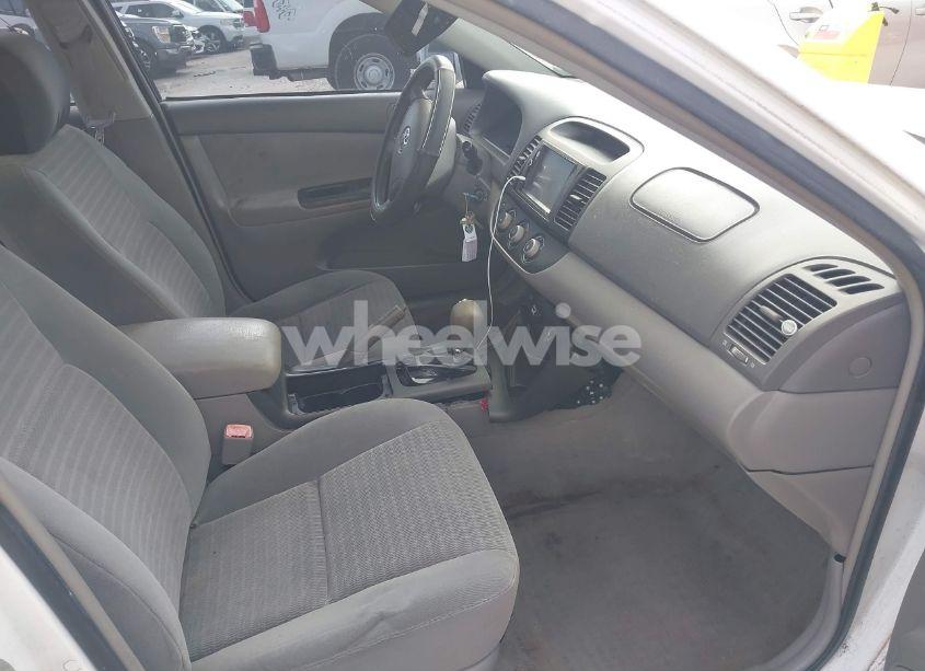 Photo 5 of 2005 Toyota Camry LE (VIN 4T1BE30K55U625776)