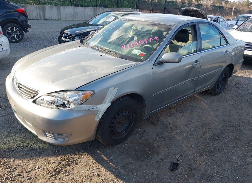 Photo 2 of 2005 Toyota Camry LE (VIN 4T1BE30K55U972573)