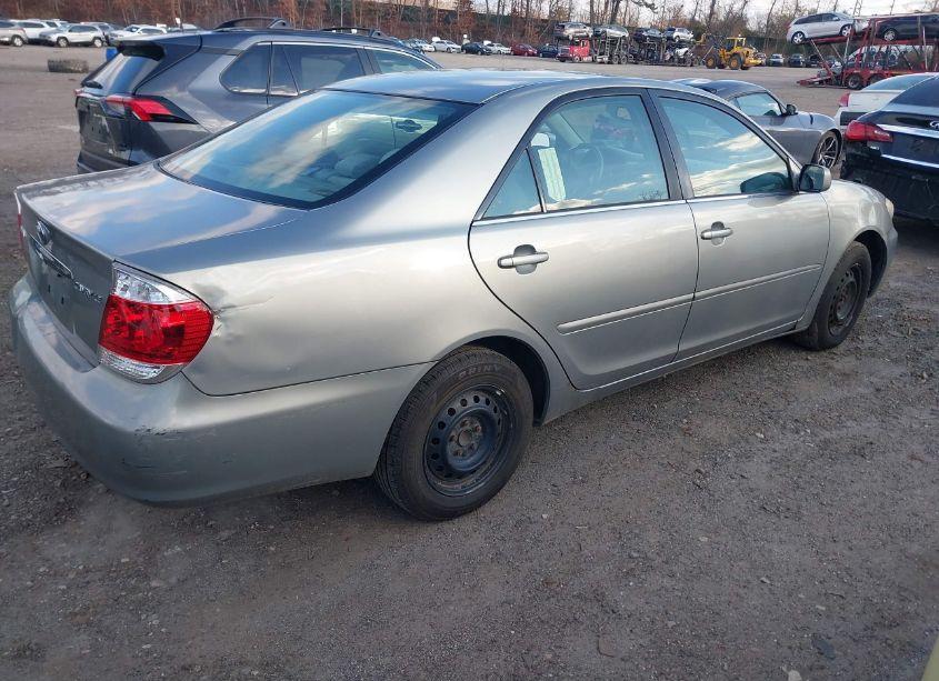 Photo 4 of 2005 Toyota Camry LE (VIN 4T1BE30K55U972573)