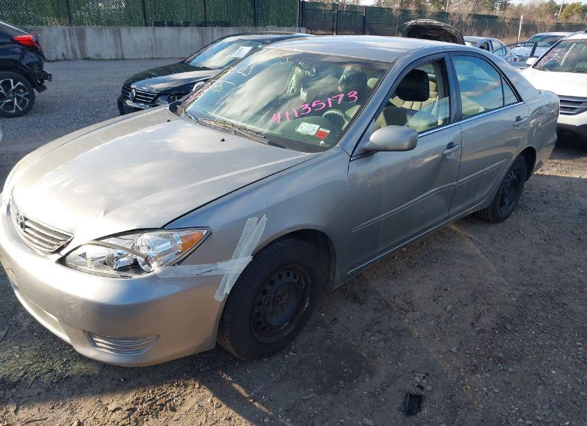 Photo 6 of 2005 Toyota Camry LE (VIN 4T1BE30K55U972573)