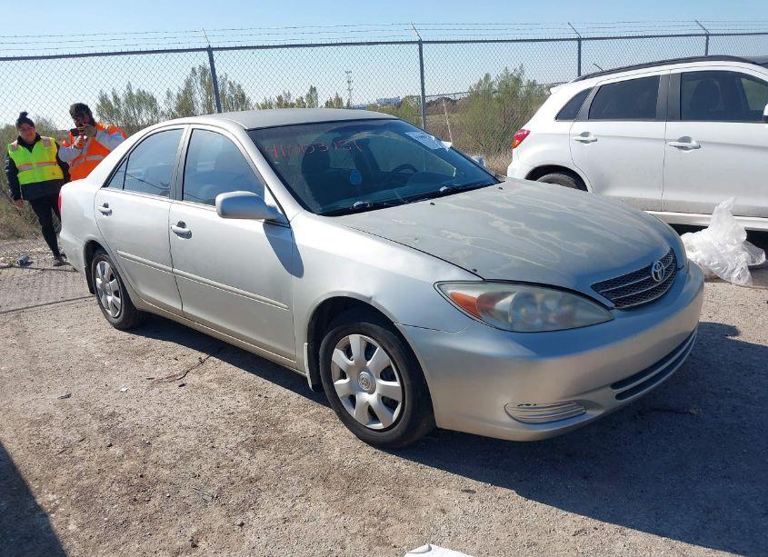 2003 Toyota Camry LE (VIN 4T1BE30K63U151267) main photo