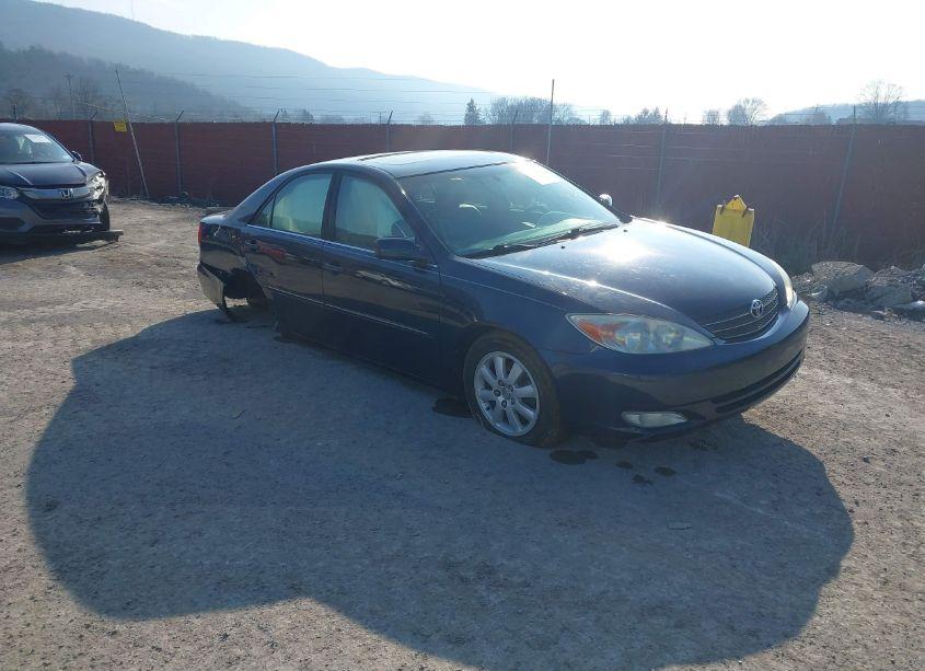 2003 Toyota Camry XLE (VIN 4T1BE30K63U671467) main photo