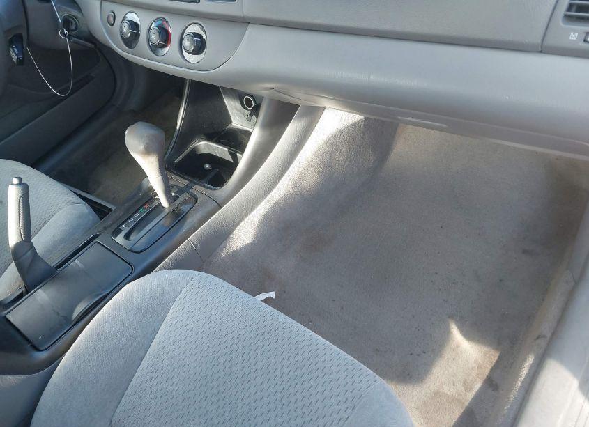 Photo 5 of 2004 Toyota Camry LE (VIN 4T1BE30K64U275279)