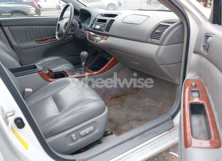 Photo 5 of 2004 Toyota Camry XLE (VIN 4T1BE30K64U340731)