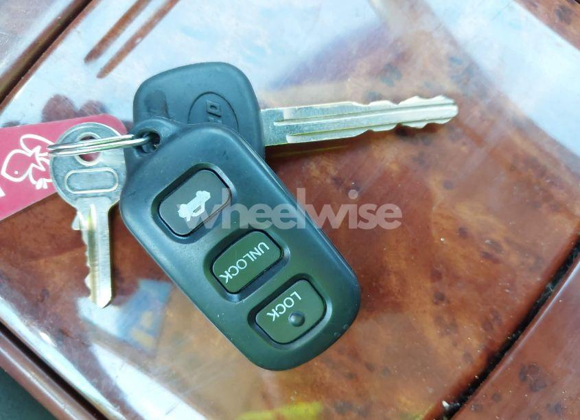 Photo 11 of 2004 Toyota Camry XLE (VIN 4T1BE30K64U346562)