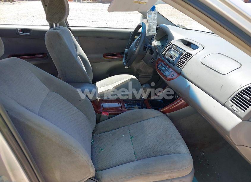 Photo 5 of 2004 Toyota Camry XLE (VIN 4T1BE30K64U346562)
