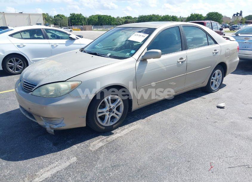 Photo 2 of 2005 Toyota Camry LE (VIN 4T1BE30K65U052726)