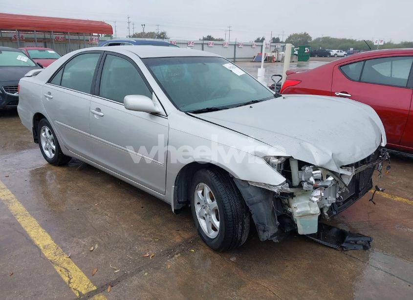 2005 Toyota Camry LE (VIN 4T1BE30K65U061488) main photo