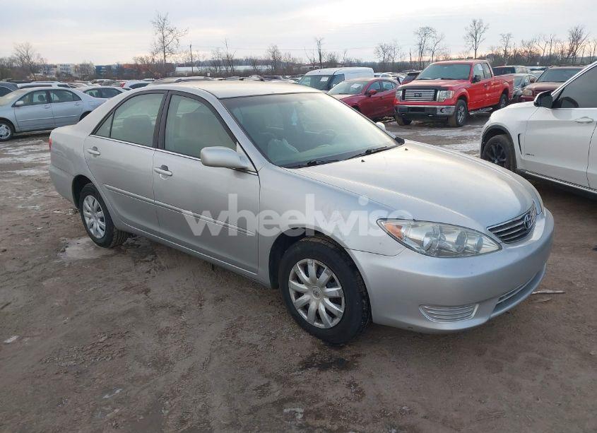 2005 Toyota Camry LE (VIN 4T1BE30K65U080137) main photo