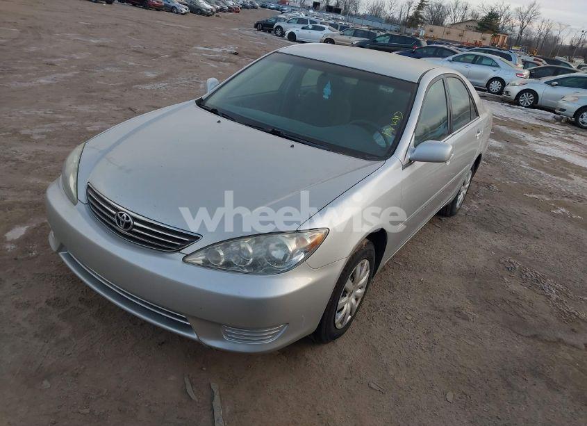 Photo 2 of 2005 Toyota Camry LE (VIN 4T1BE30K65U080137)