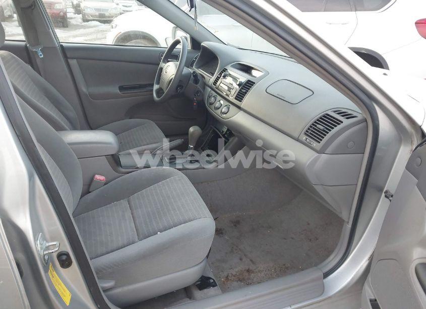 Photo 5 of 2005 Toyota Camry LE (VIN 4T1BE30K65U080137)