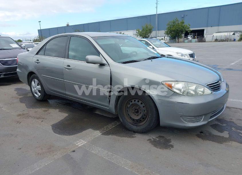 2005 Toyota Camry LE (VIN 4T1BE30K65U532247) main photo