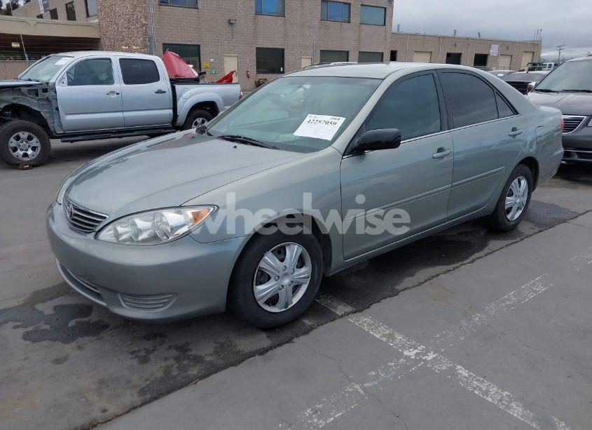 Photo 2 of 2005 Toyota Camry LE (VIN 4T1BE30K65U532247)
