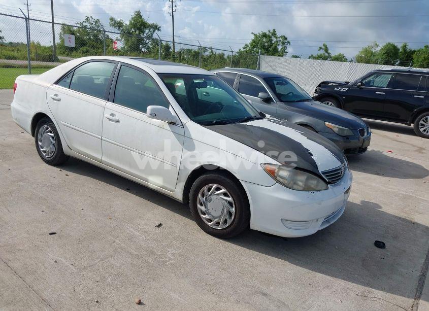 2005 Toyota Camry LE (VIN 4T1BE30K65U568049) main photo