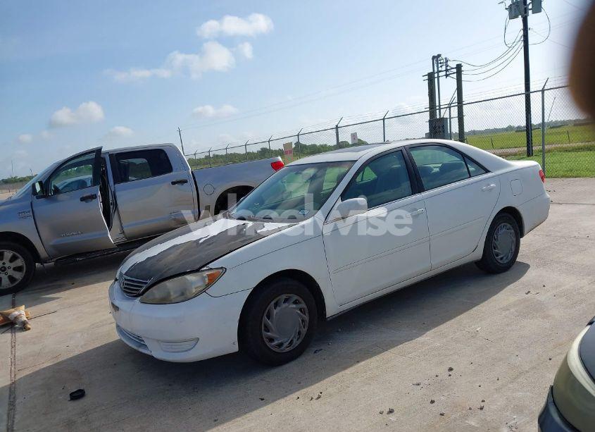 Photo 2 of 2005 Toyota Camry LE (VIN 4T1BE30K65U568049)