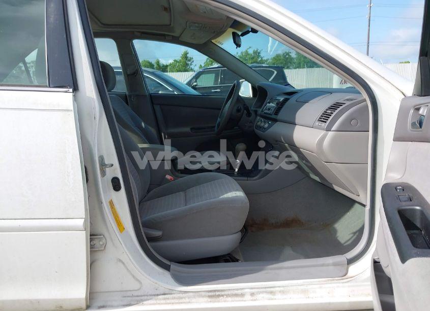 Photo 5 of 2005 Toyota Camry LE (VIN 4T1BE30K65U568049)