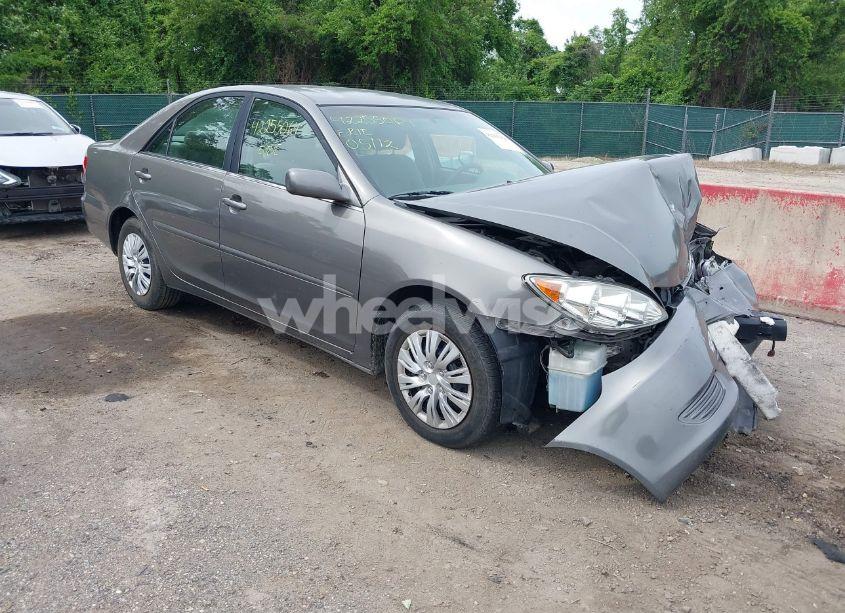 2005 Toyota Camry LE (VIN 4T1BE30K65U570707) main photo