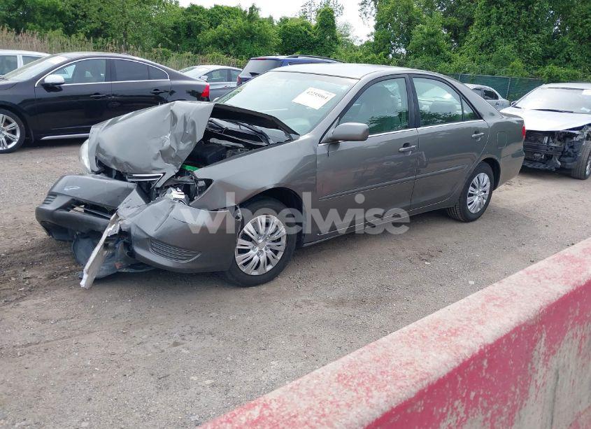 Photo 2 of 2005 Toyota Camry LE (VIN 4T1BE30K65U570707)