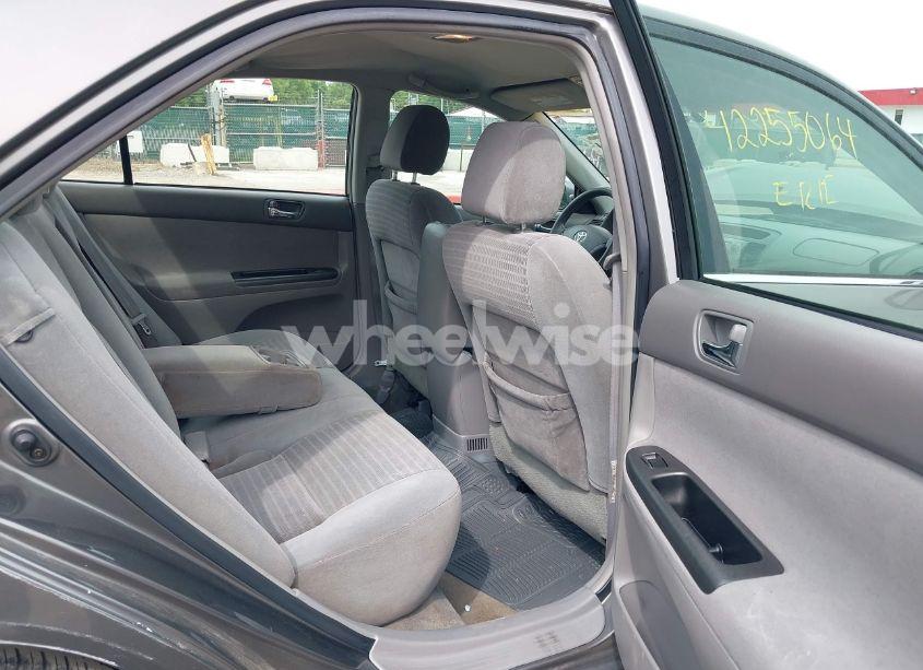 Photo 8 of 2005 Toyota Camry LE (VIN 4T1BE30K65U570707)