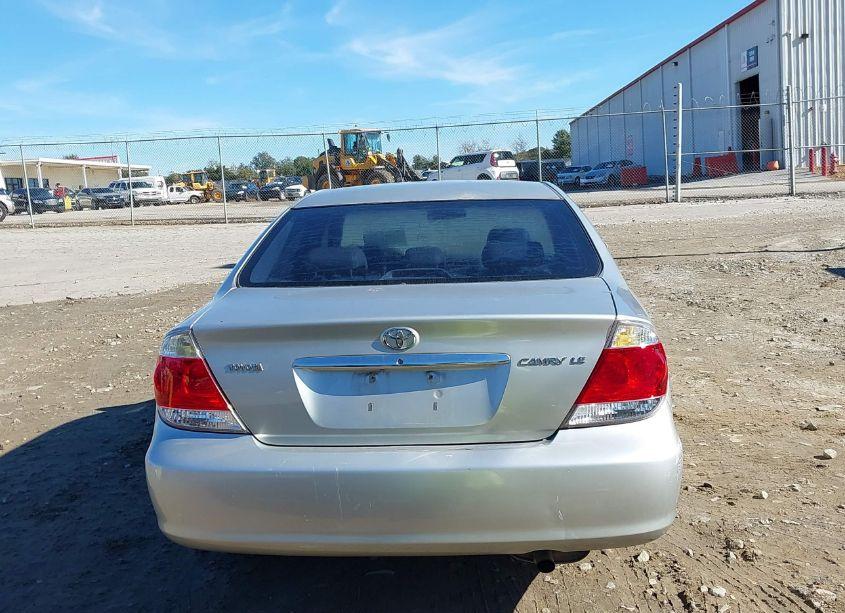 Photo 16 of 2005 Toyota Camry LE (VIN 4T1BE30K65U586938)