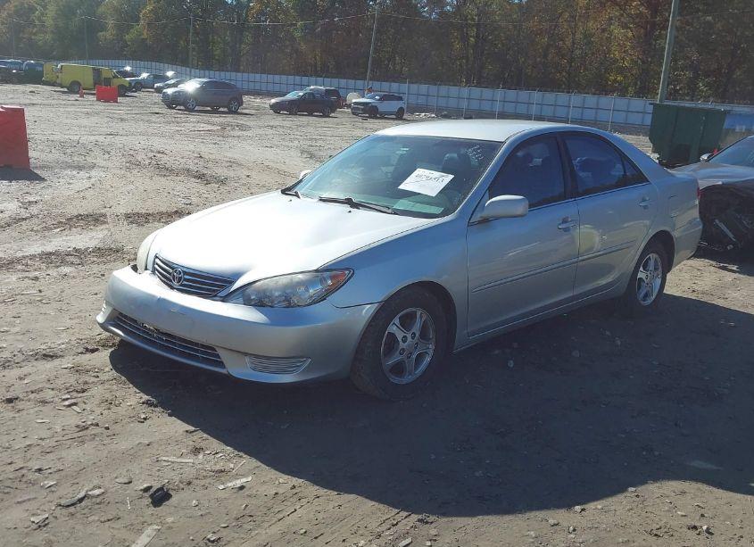 Photo 2 of 2005 Toyota Camry LE (VIN 4T1BE30K65U586938)