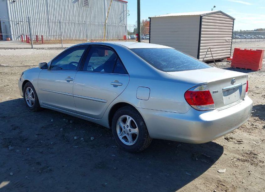Photo 3 of 2005 Toyota Camry LE (VIN 4T1BE30K65U586938)