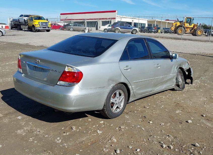 Photo 4 of 2005 Toyota Camry LE (VIN 4T1BE30K65U586938)