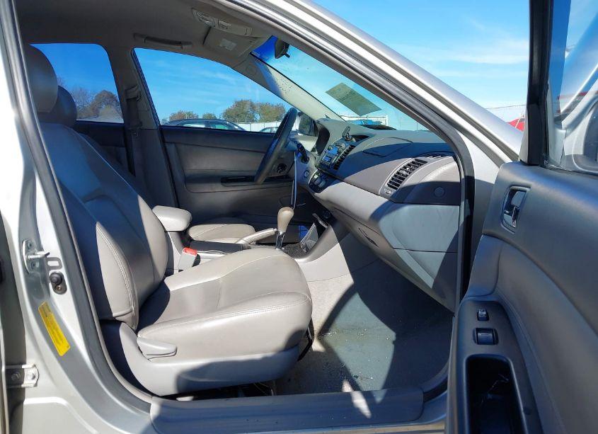 Photo 5 of 2005 Toyota Camry LE (VIN 4T1BE30K65U586938)