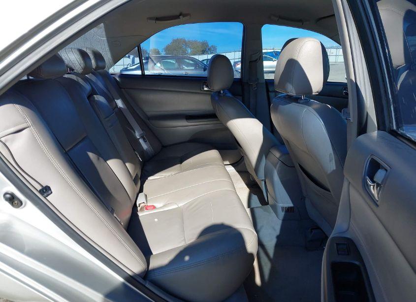 Photo 8 of 2005 Toyota Camry LE (VIN 4T1BE30K65U586938)
