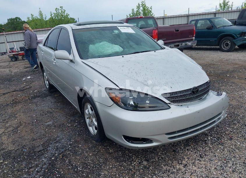 2002 Toyota Camry LE (VIN 4T1BE30K72U574955) main photo