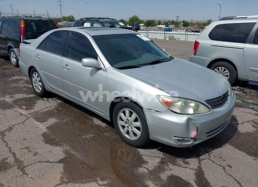 2003 Toyota Camry XLE (VIN 4T1BE30K73U679366) main photo