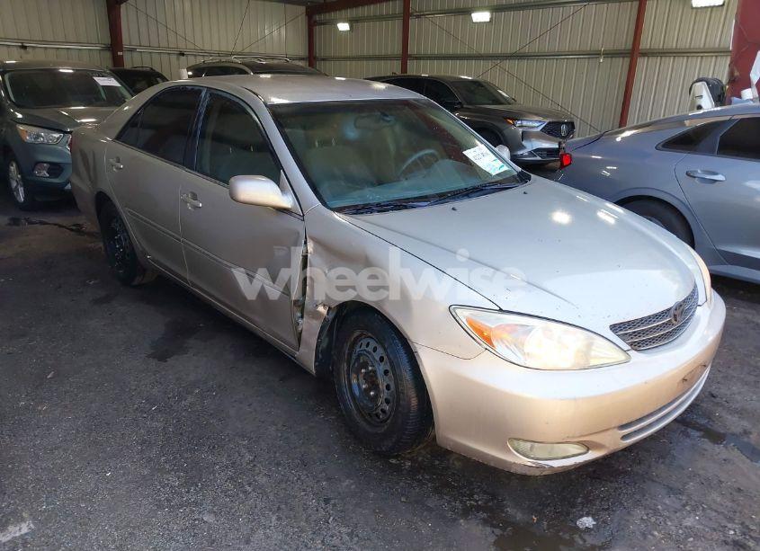 2003 Toyota Camry XLE (VIN 4T1BE30K73U723155) main photo