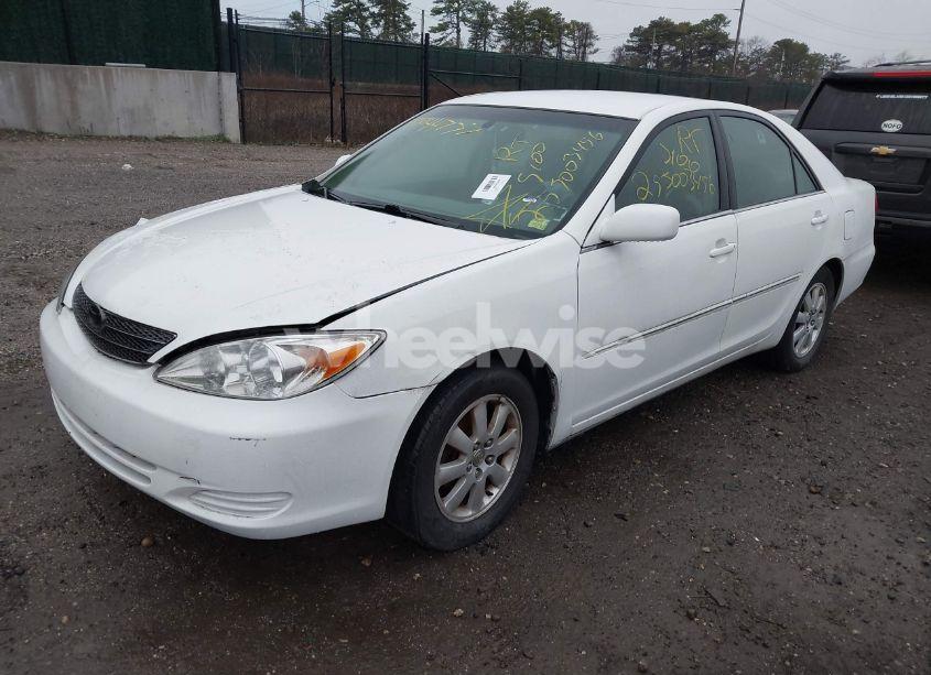 Photo 2 of 2004 Toyota Camry XLE (VIN 4T1BE30K74U302764)