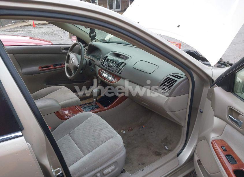 Photo 5 of 2004 Toyota Camry XLE (VIN 4T1BE30K74U340642)