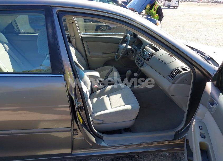 Photo 5 of 2004 Toyota Camry LE (VIN 4T1BE30K74U843779)