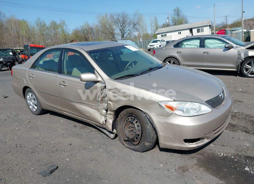 2004 Toyota Camry LE (VIN 4T1BE30K74U870531) main photo