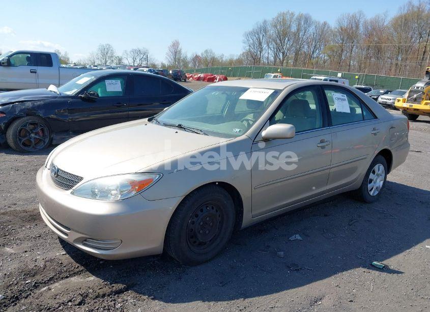 Photo 2 of 2004 Toyota Camry LE (VIN 4T1BE30K74U870531)