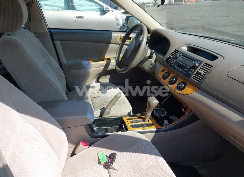 Photo 5 of 2004 Toyota Camry LE (VIN 4T1BE30K74U870531)